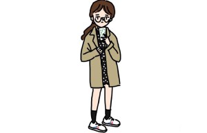 穿风衣的小女孩